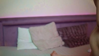 JoelleApril webcam model stream image