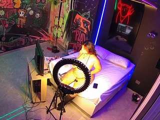 voyeurcam-casa-salsa-disturbed webcam model stream image