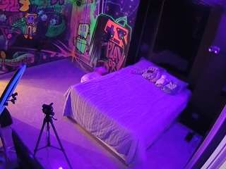 voyeurcam-casa-salsa-disturbed webcam model stream image