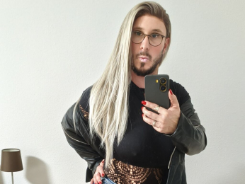 GingerPink webcam model stream image