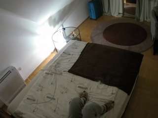 voyeurcam-julmodels-whitebed-4 webcam model stream image