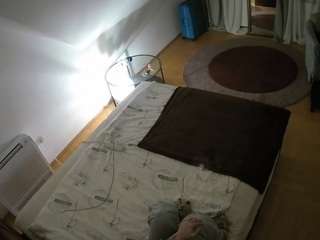 voyeurcam-julmodels-whitebed-4 webcam model stream image
