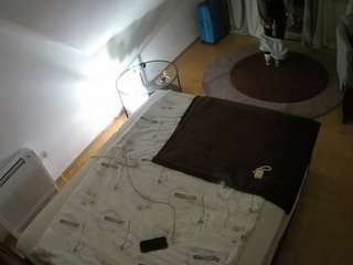 voyeurcam-julmodels-whitebed-4 webcam model stream image