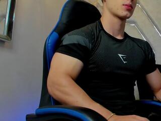 Maxx Thomson webcam model stream image