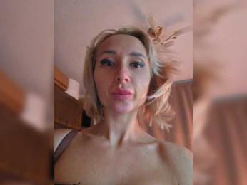 ARotikA webcam bongacams model stream image