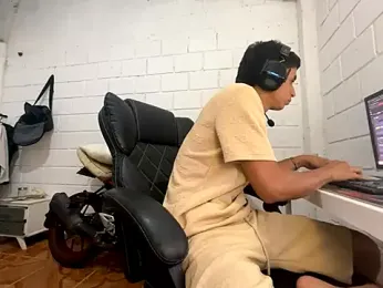 Max_TheHorseDick webcam model stream image