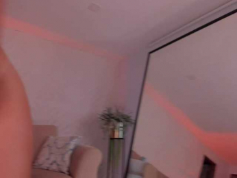 RoxanneHill webcam model stream image