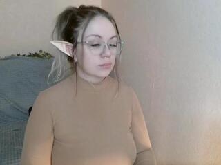 Kira Pride webcam model stream image