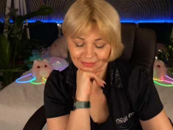 AmiraNight webcam model stream image
