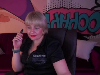 AmiraNight webcam model stream image