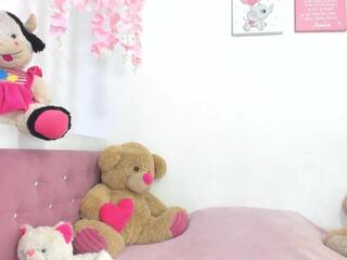 Penelophe Fox webcam flirt4free model stream image