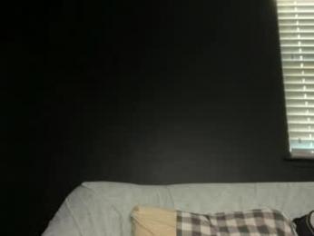 tallhungcloudyy webcam model stream image