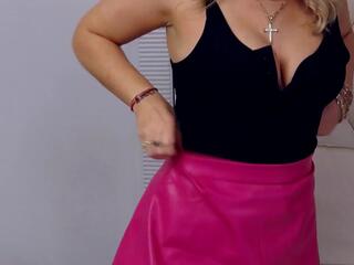 Gina Bear webcam model stream image