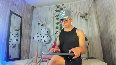 your_kitty_boy webcam model stream image