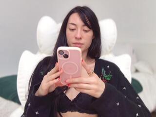 Daisy Luu webcam model stream image