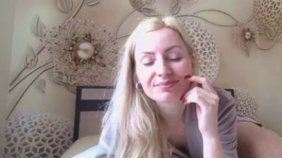Yourrealgirl webcam model stream image