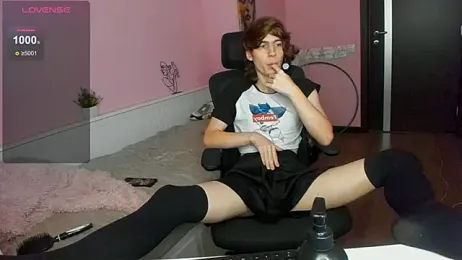 AvenGlow webcam model stream image