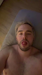 Grybe95 webcam model stream image