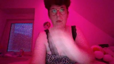 OiseauNoir88 webcam model stream image