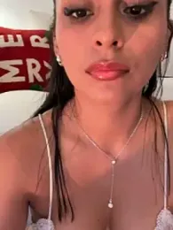 sweetAli_ webcam model stream image