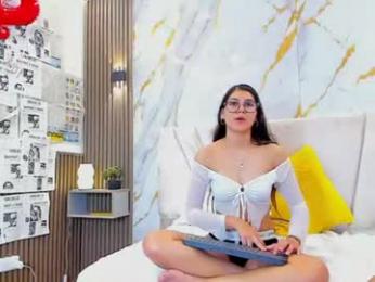 serenaluna19 webcam model stream image