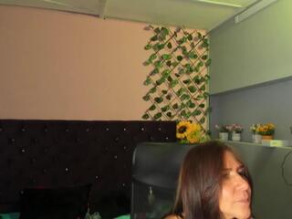 Yaluz More webcam model stream image