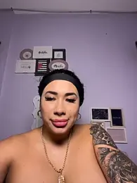 kiim_taaylor webcam model stream image