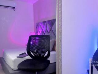 Leiza Thompson webcam model stream image