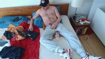 redCapBro webcam cam4 model stream image