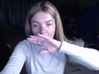 _hidden_frommymoom_ webcam model stream image