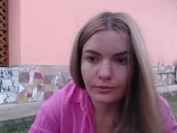 _hidden_frommymoom_ webcam model stream image