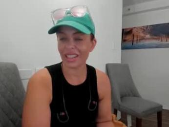 carliescott_meow webcam model stream image