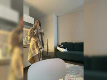 v_-_-_v webcam model stream image