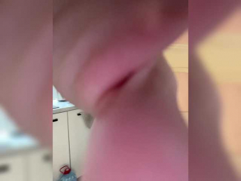 v_-_-_v webcam model stream image