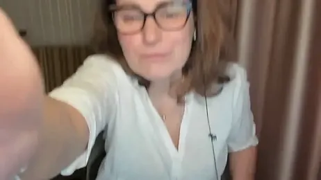 lauraoven webcam model stream image