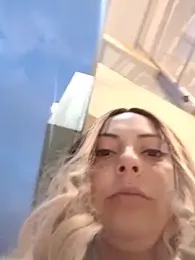 madelaine- webcam model stream image