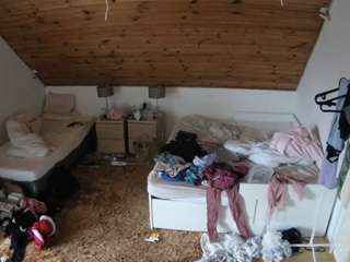 voyeurcam-julmodels-whitebed-2 webcam camsoda model stream image