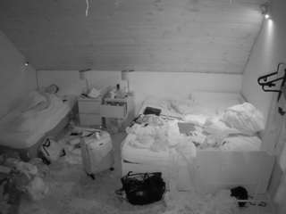 voyeurcam-julmodels-whitebed-2 webcam model stream image