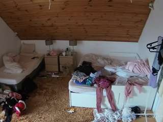 voyeurcam-julmodels-whitebed-2 webcam model stream image