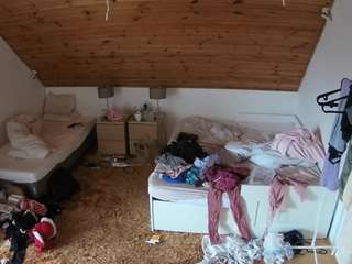 voyeurcam-julmodels-whitebed-2 webcam model stream image