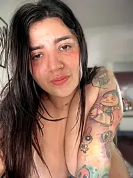 horny_roomiess webcam model stream image