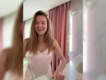 Lunaaaura webcam bongacams model stream image