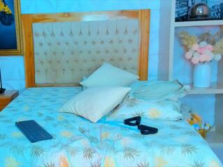 Naughty Desire webcam model stream image