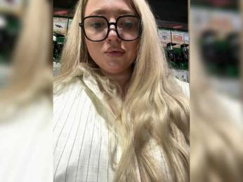 KiraMalina webcam bongacams model stream image