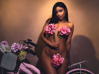 MilyThomas webcam model stream image