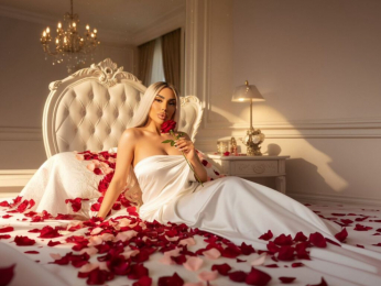 Kym webcam model stream image