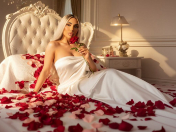 Kym webcam model stream image