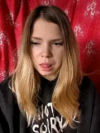 Zuli_Kiska webcam model stream image