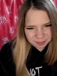 Zuli_Kiska webcam model stream image