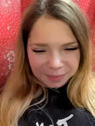 Zuli_Kiska webcam model stream image